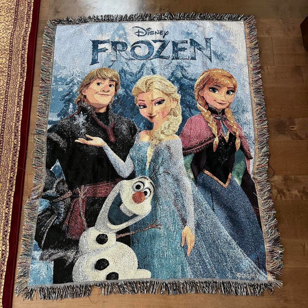 Disney Frozen blue and white fringe throw blanket